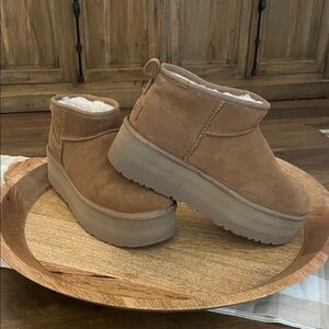 UGG Women's Chestnut Platform Boots